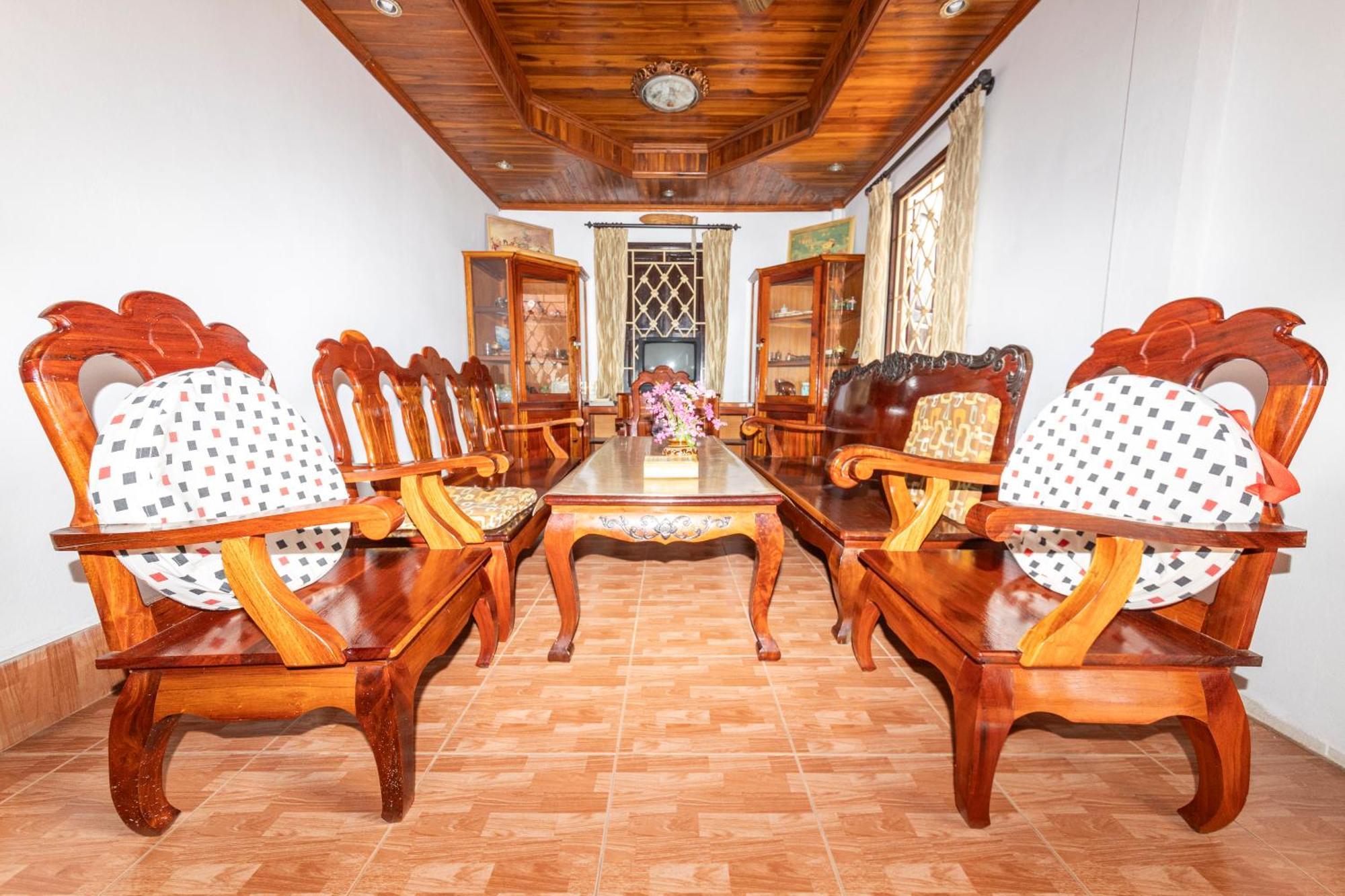 לואנג פרבאנג Nirasim Villa מראה חיצוני תמונה